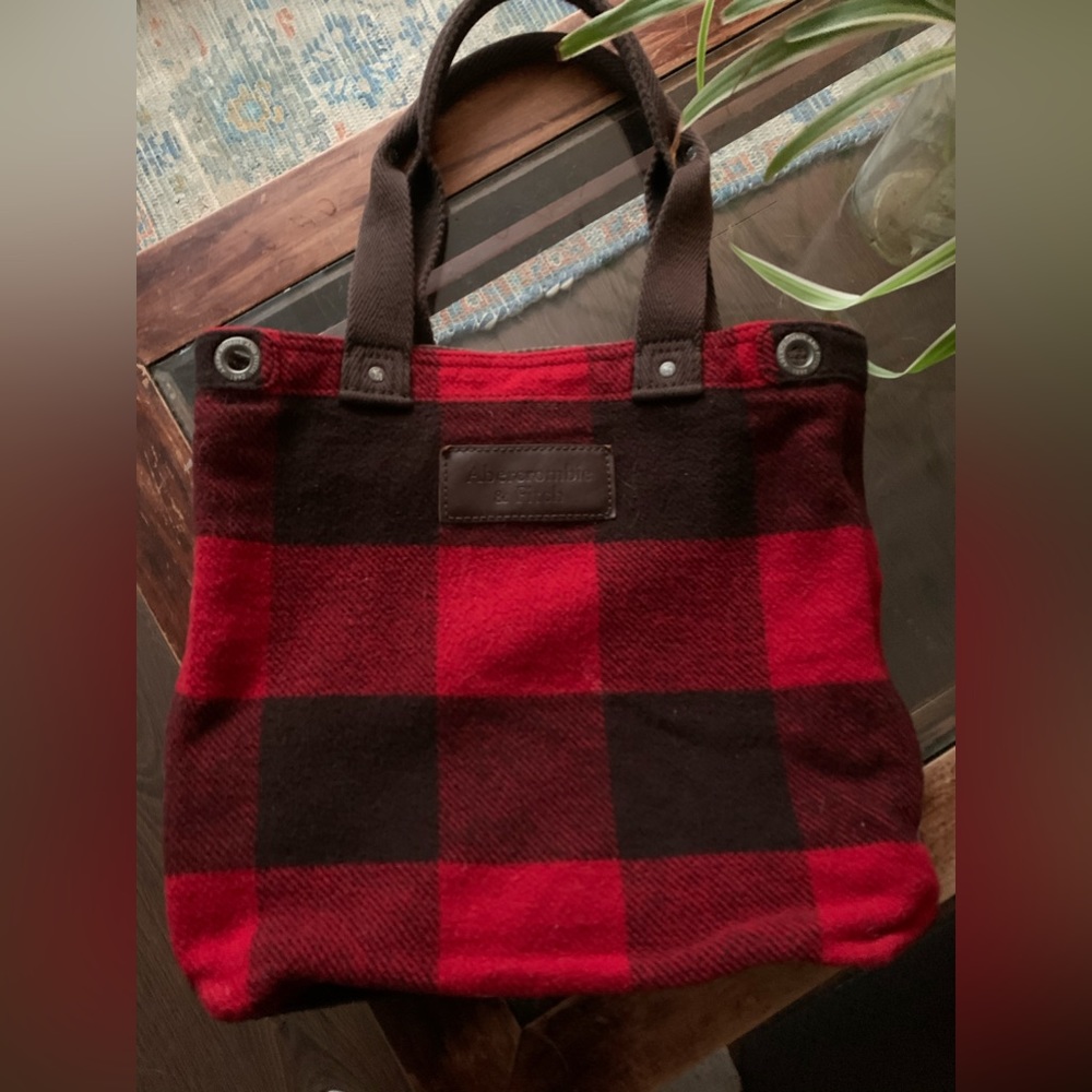 Ambercrombie & Fitch reversible purse very sturdy structure